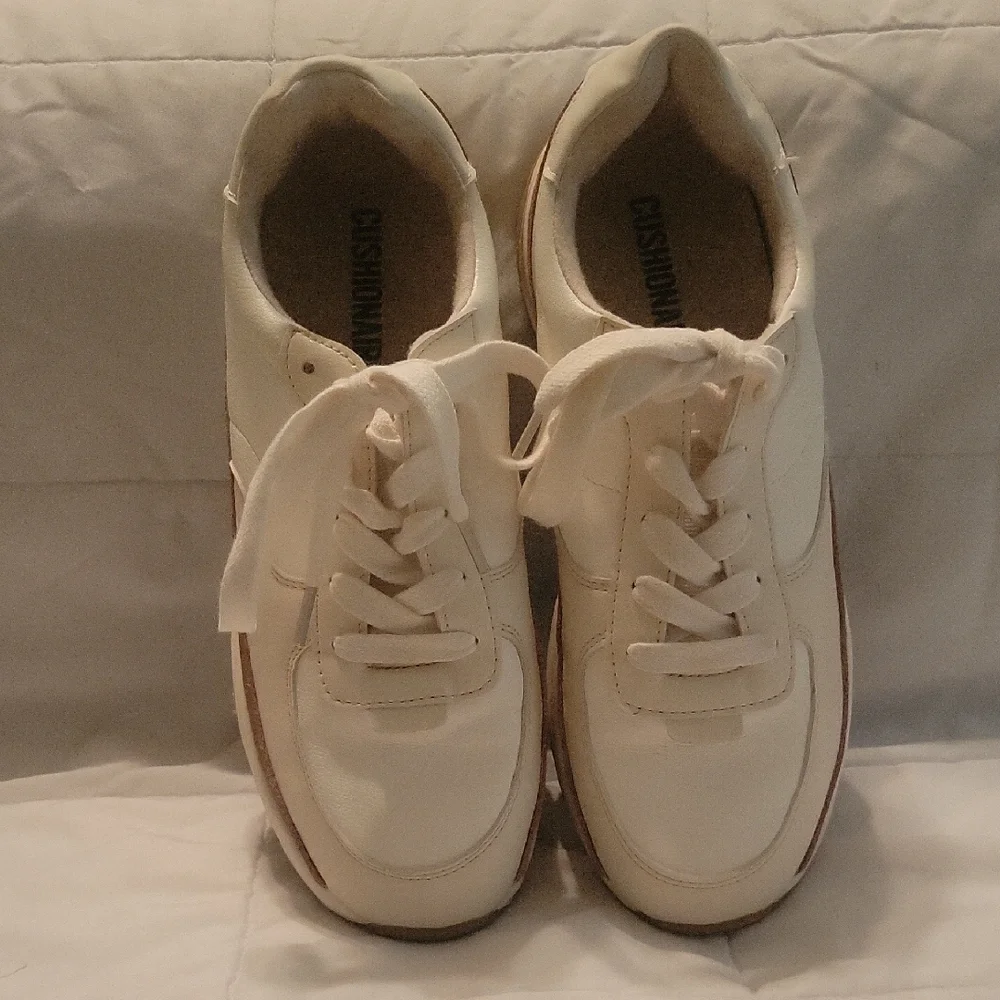 Cushionaire Beige Footwear - Picture 1 of 8